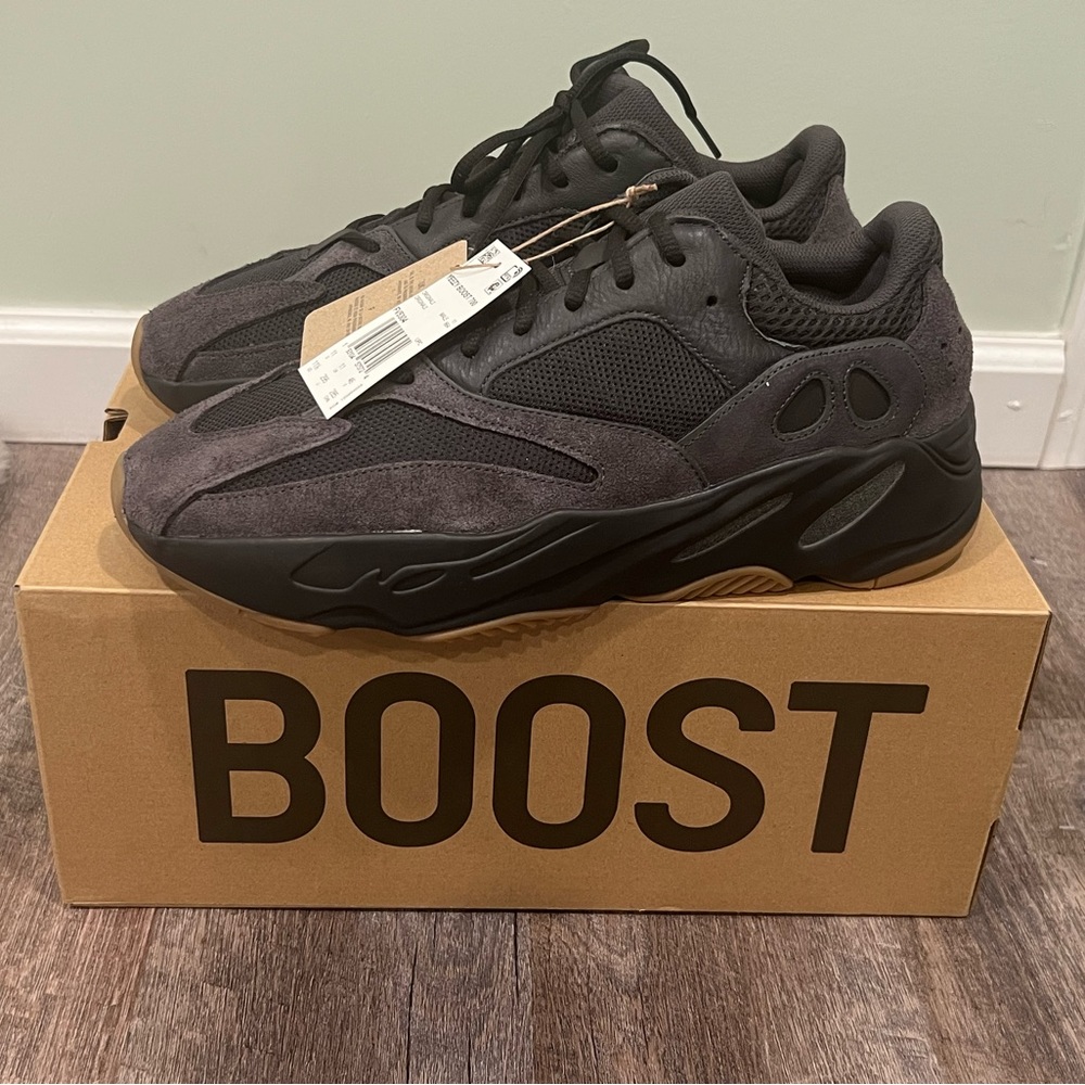Yeezy Adidas Boost 700 Utility Black - Picture 1 of 7